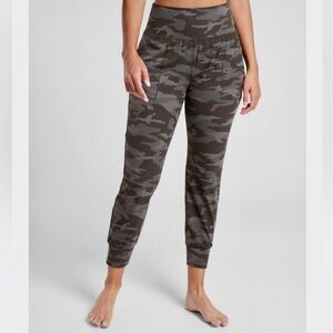 Athleta Salutation‎ Gray and Black Camo Jogger Track Pants Medium with Pockets